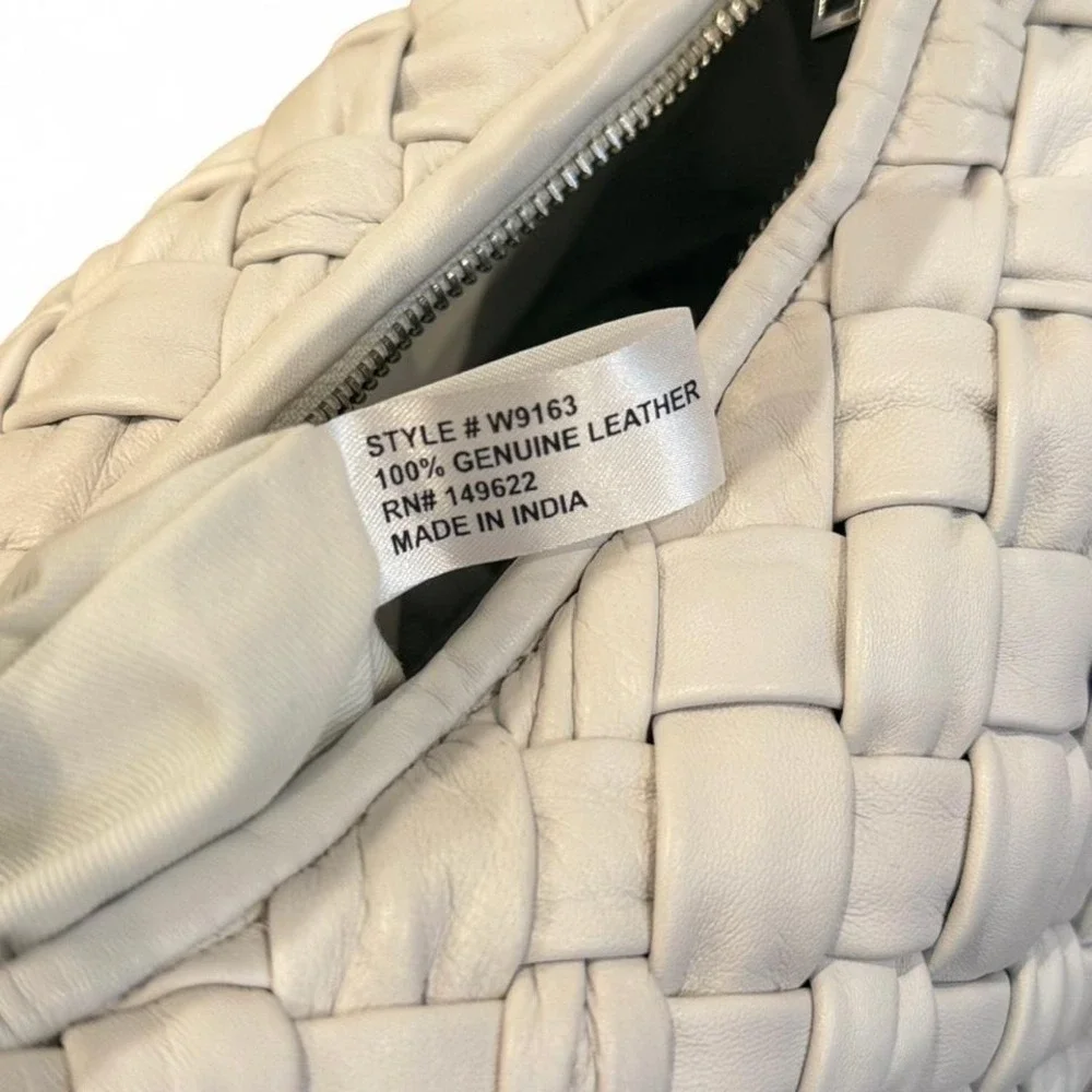 Stunning Walter Baker white Indie Hobo leather purse